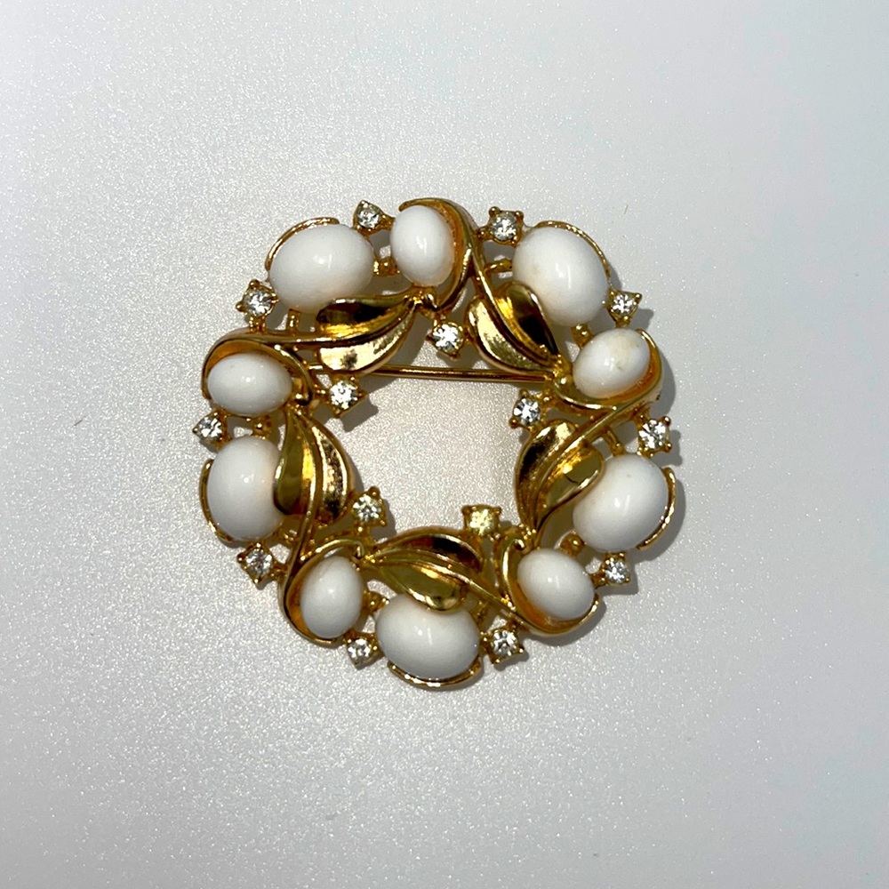 Signed Crown Trifari White Lucite Gold Tone Brooch Crystal Rhinestones Leaf
